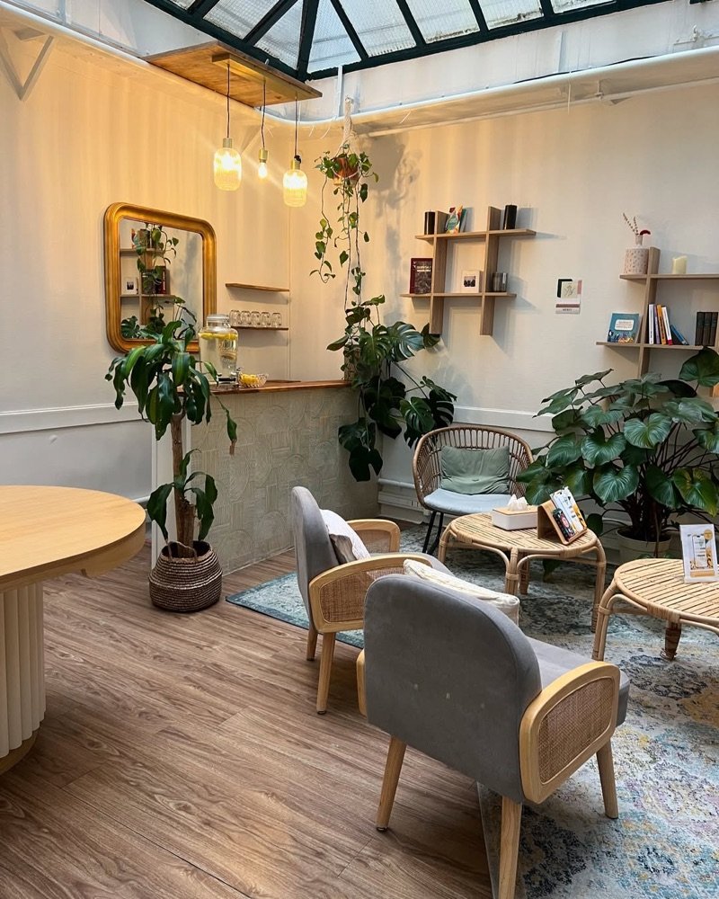 Salle d'accueil, espace Terapya, Paris 10ᵉ