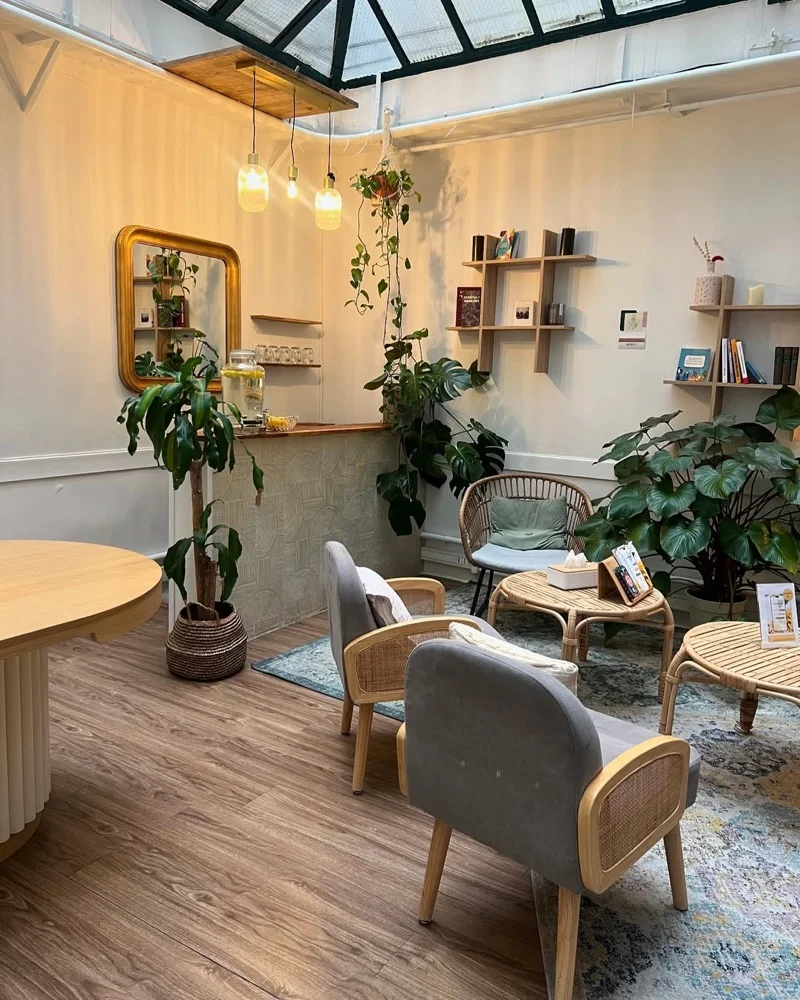 Salle d'accueil, espace Terapya, Paris 10ᵉ